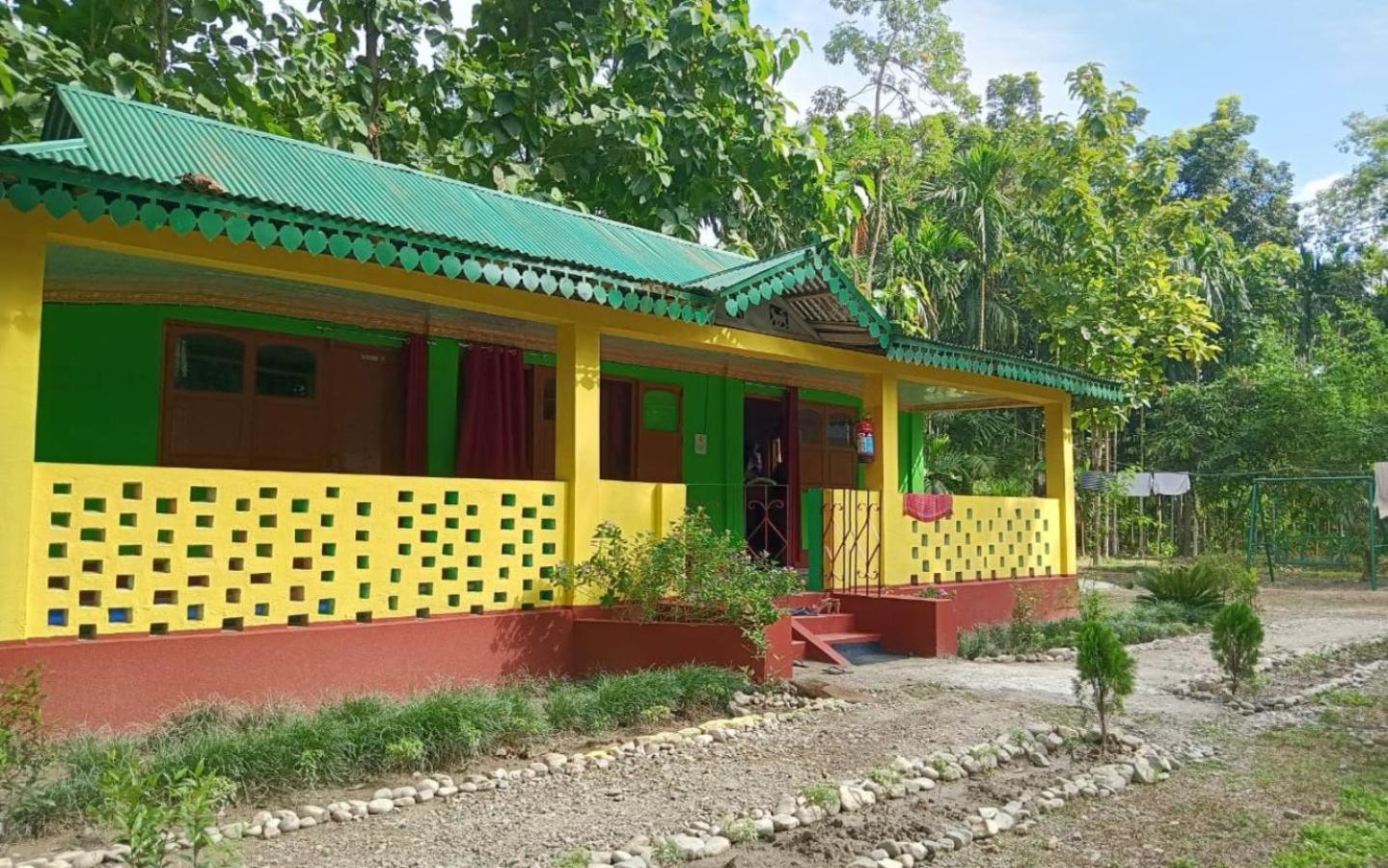 Leo Jungle Retreat By Stayapart , Jaldapara Madari Hat Экстерьер фото